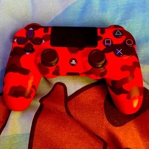 I’m am selling a ps4 controller camo red and black